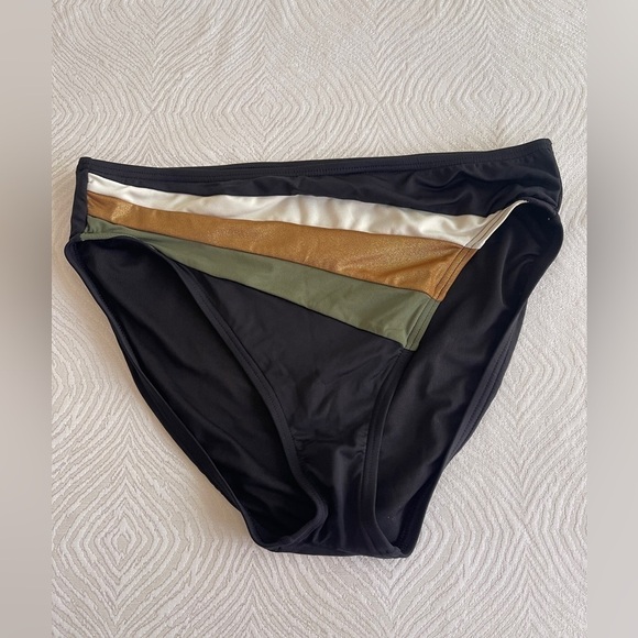 Vince Camuto Women's Colorblocked Bandeau Bikini Top & Colorblock Bikini Briefs - Picture 8 of 15